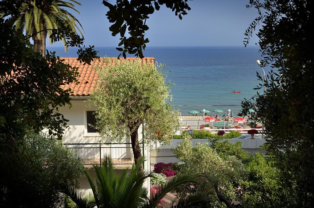 Blue Beach Bussana Nuova Exterior foto